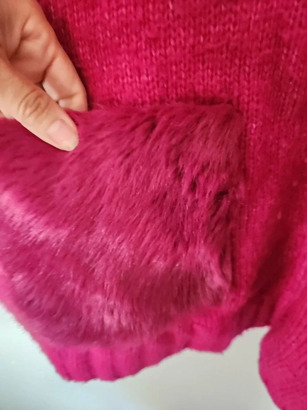 Zara Knit Women's Sz. M Bright Pink Oversized Sweater W/ Fuzzy Pockets - Picture 4 of 6
